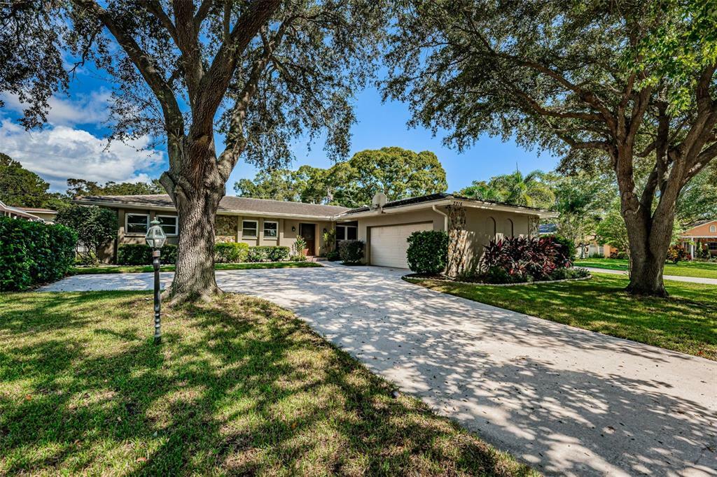 Property Photo: 2016 Lees Court FL 33764