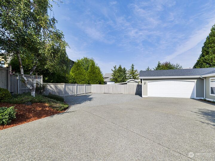 Property Photo: 10401 196th Street Ct E WA 98338