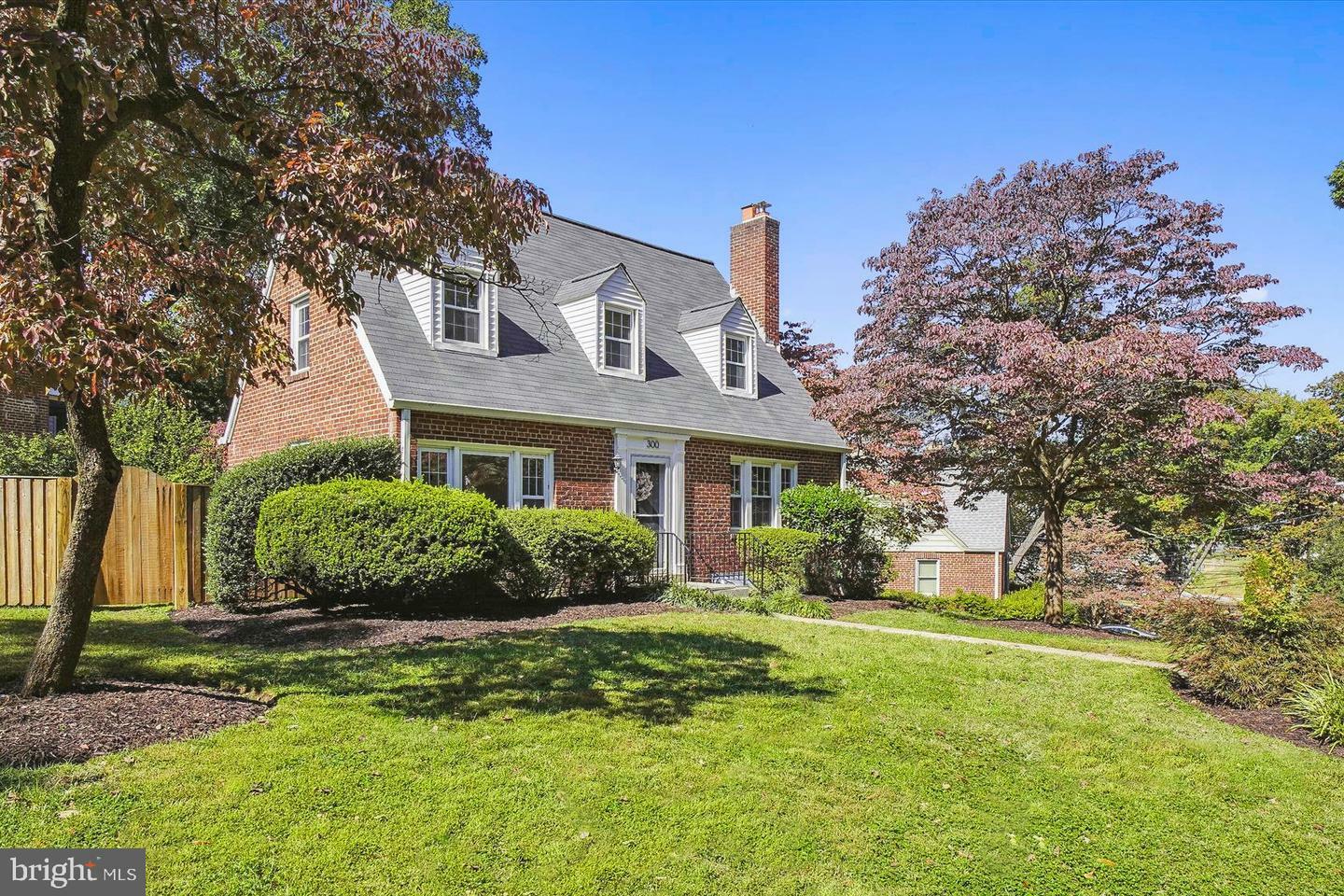 Property Photo: 300 Wayne Place MD 20910