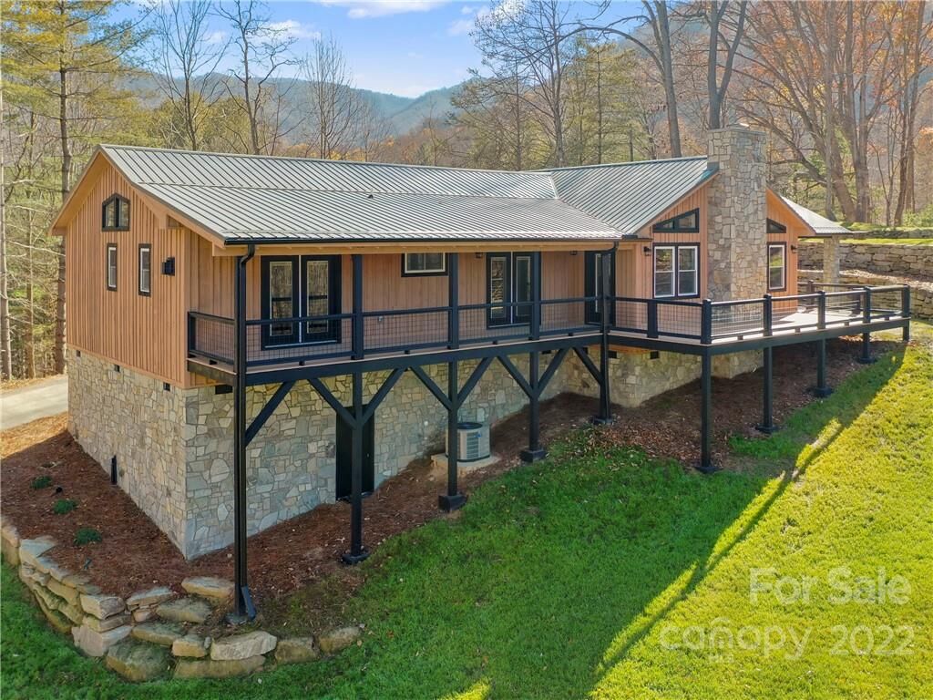 Property Photo:  600 Pinewood Drive  NC 28786 