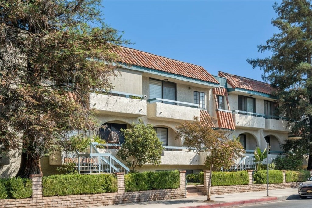 5346 Zelzah Avenue  Encino CA 91316 photo