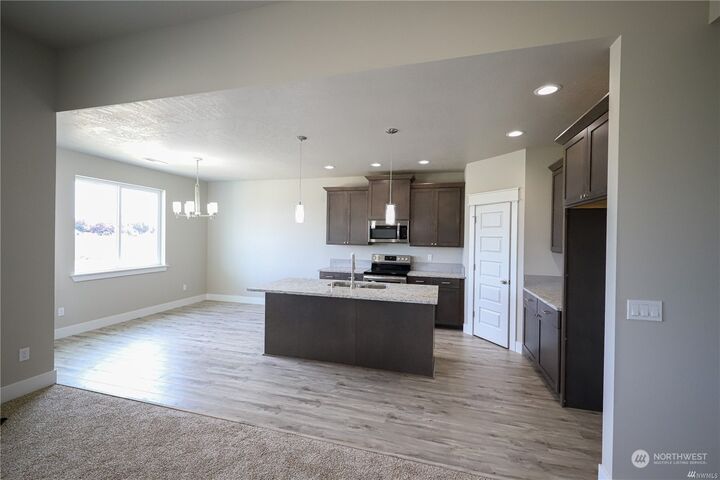 Property Photo:  1325 E Mt Baker Street  WA 99344 