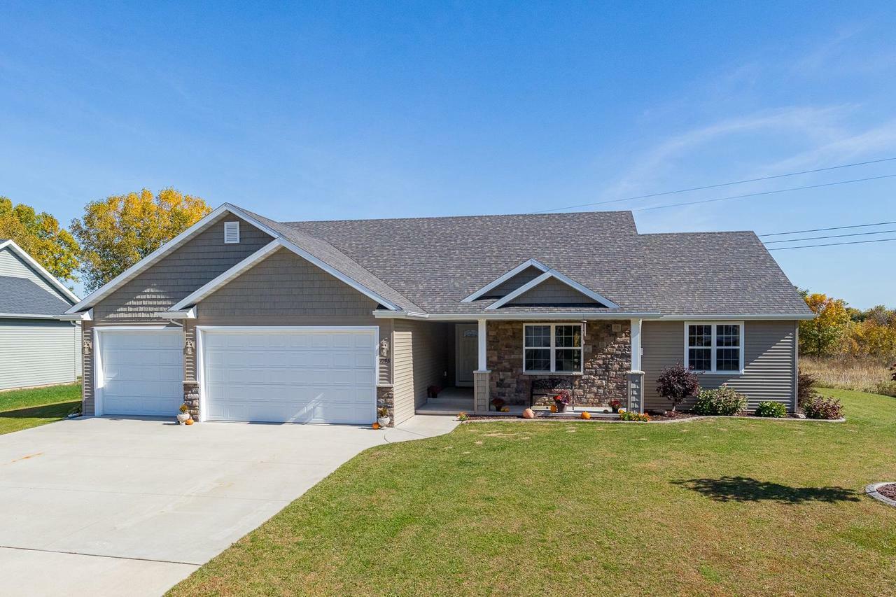 Property Photo: 1098 Dogwood Trail WI 54956