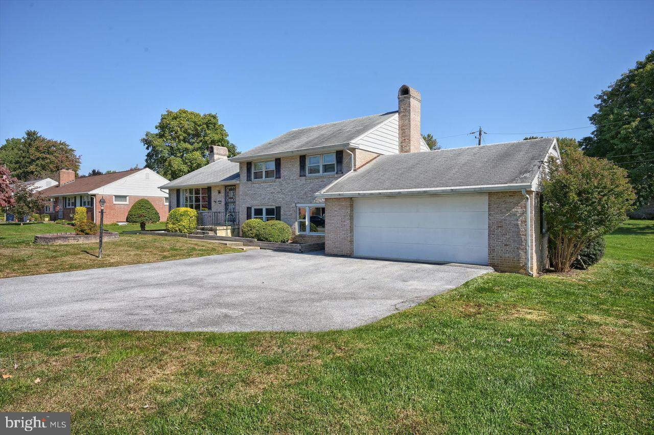 Property Photo:  21 Glendale Drive  PA 17602 