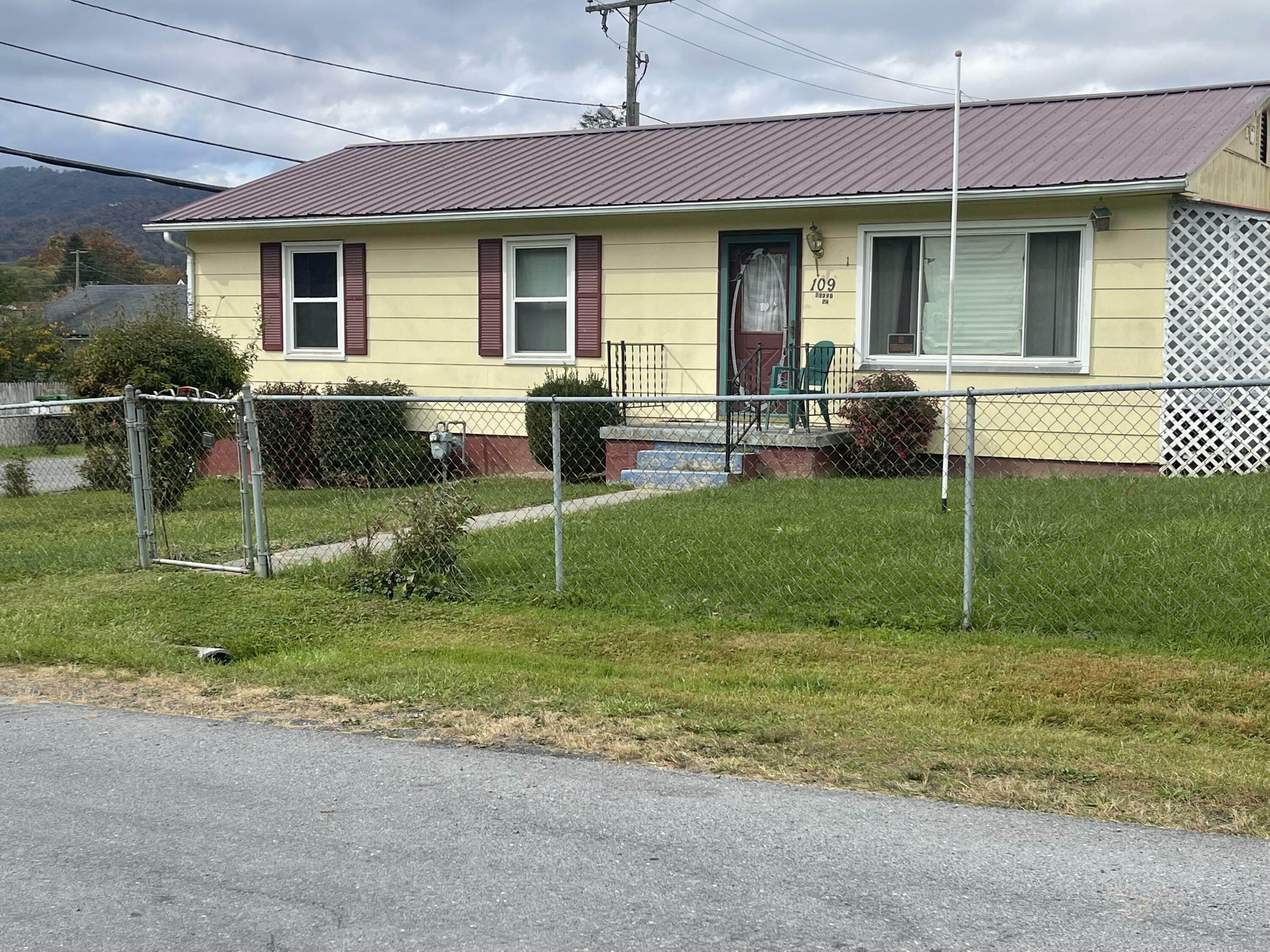 Property Photo:  109 Neely St  WV 24986 