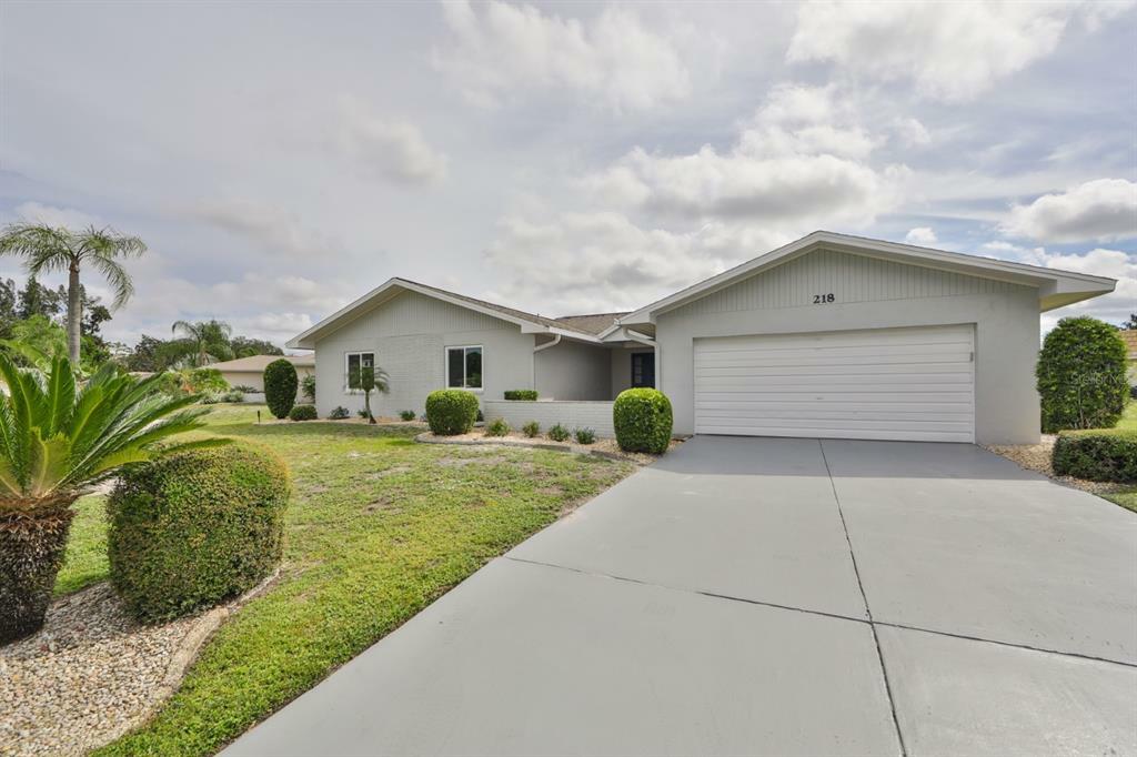 Property Photo:  218 Amesbury Circle  FL 33573 