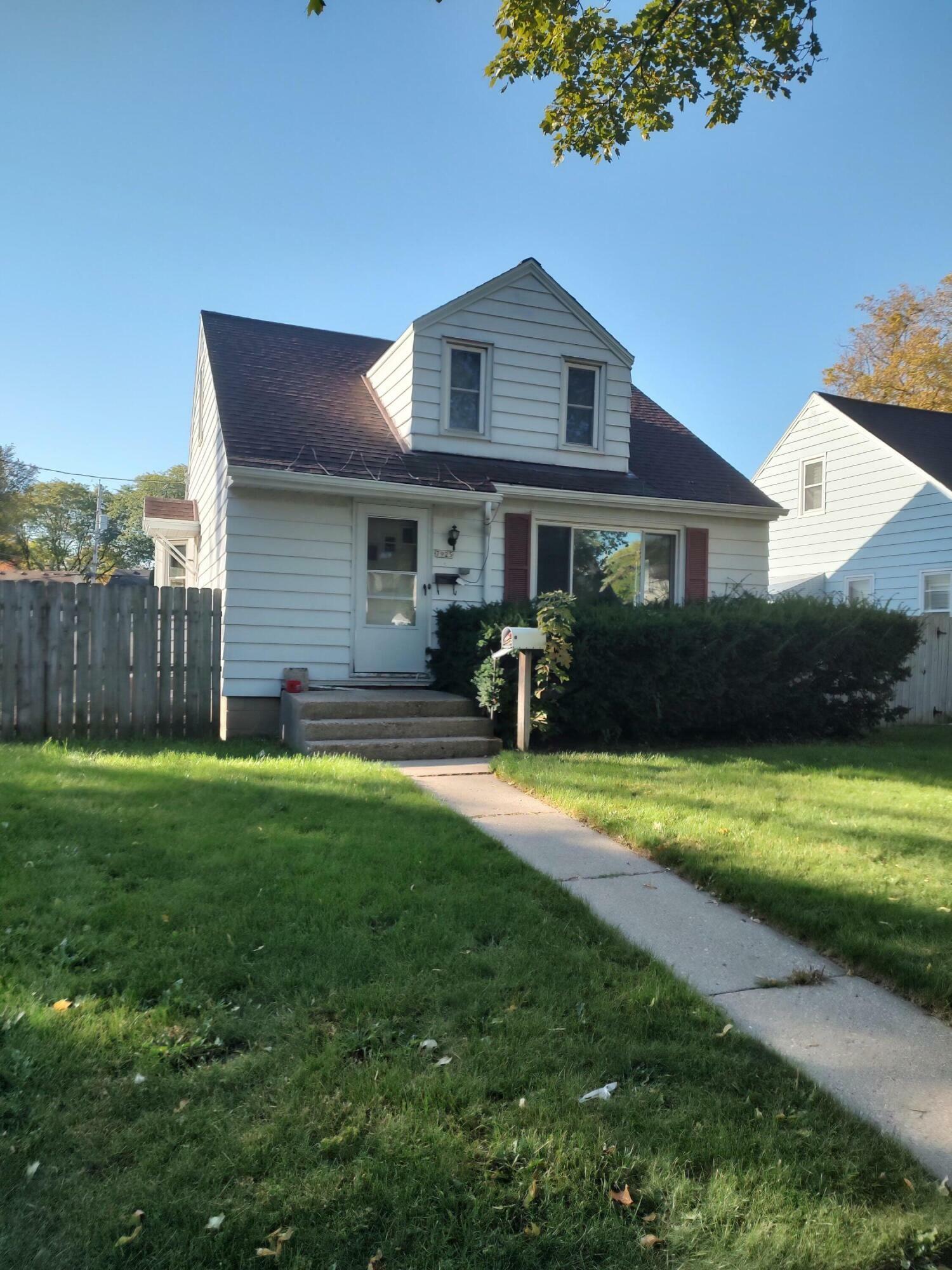 Property Photo:  7925 W Townsend St  WI 53222 