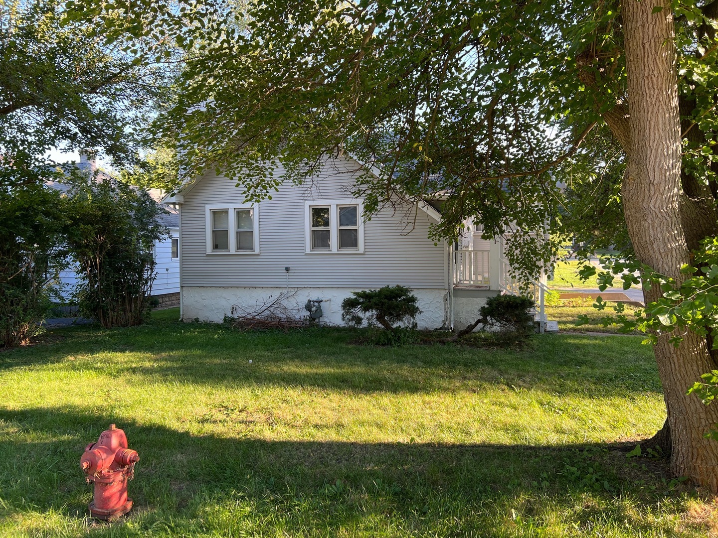 Property Photo: 121 Glenwood Drive IL 60073