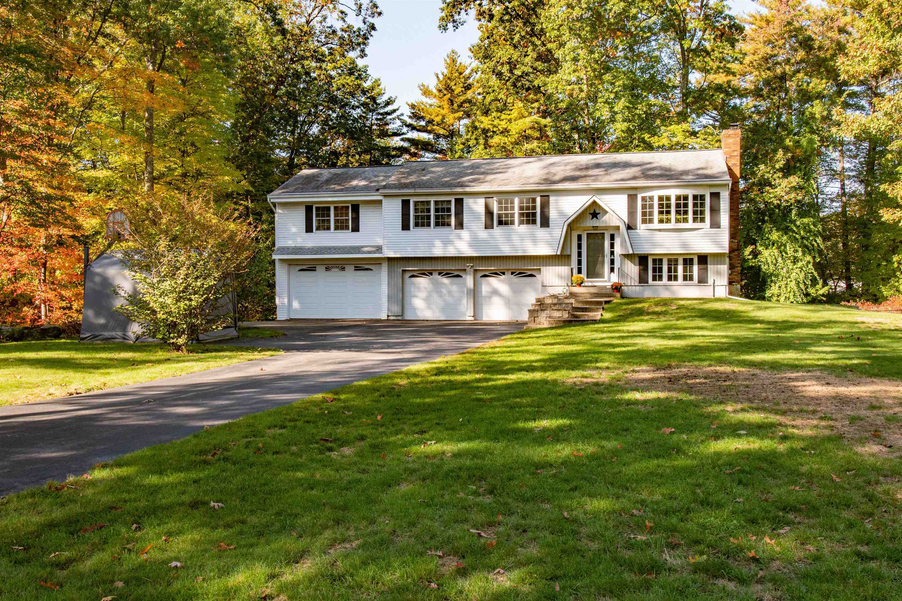 Property Photo:  21 Pheasant Run  NH 03054 