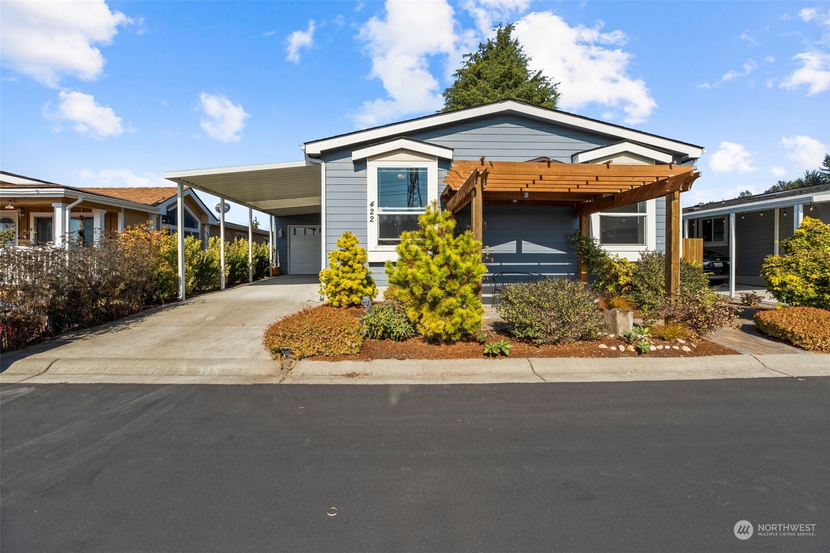 Property Photo:  3611 I Street NE 422  WA 98002 