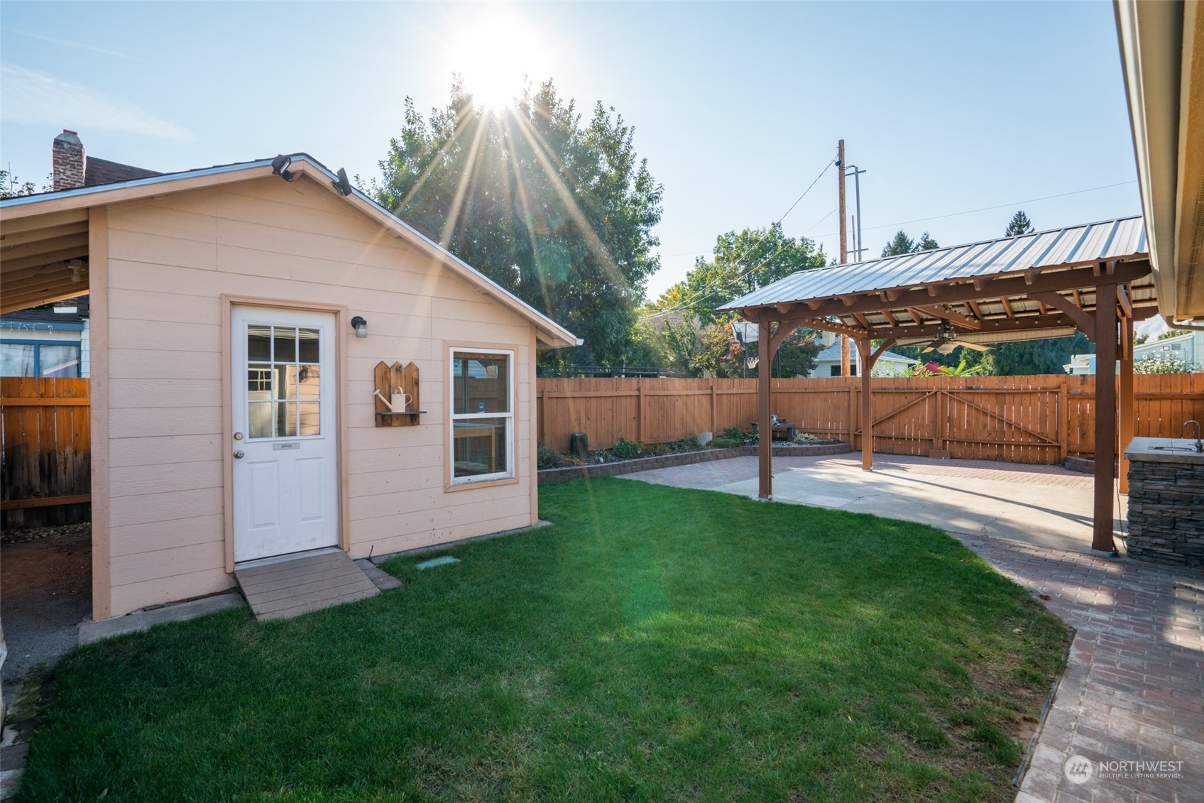 Property Photo: 401 Pearl Street WA 98801