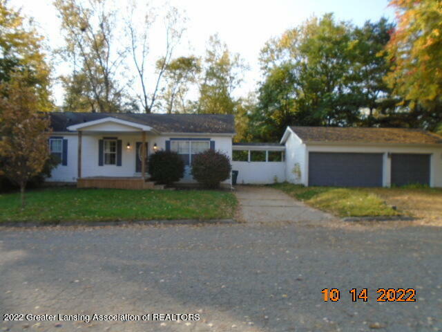 Property Photo: 1013 Victoria Drive MI 48911