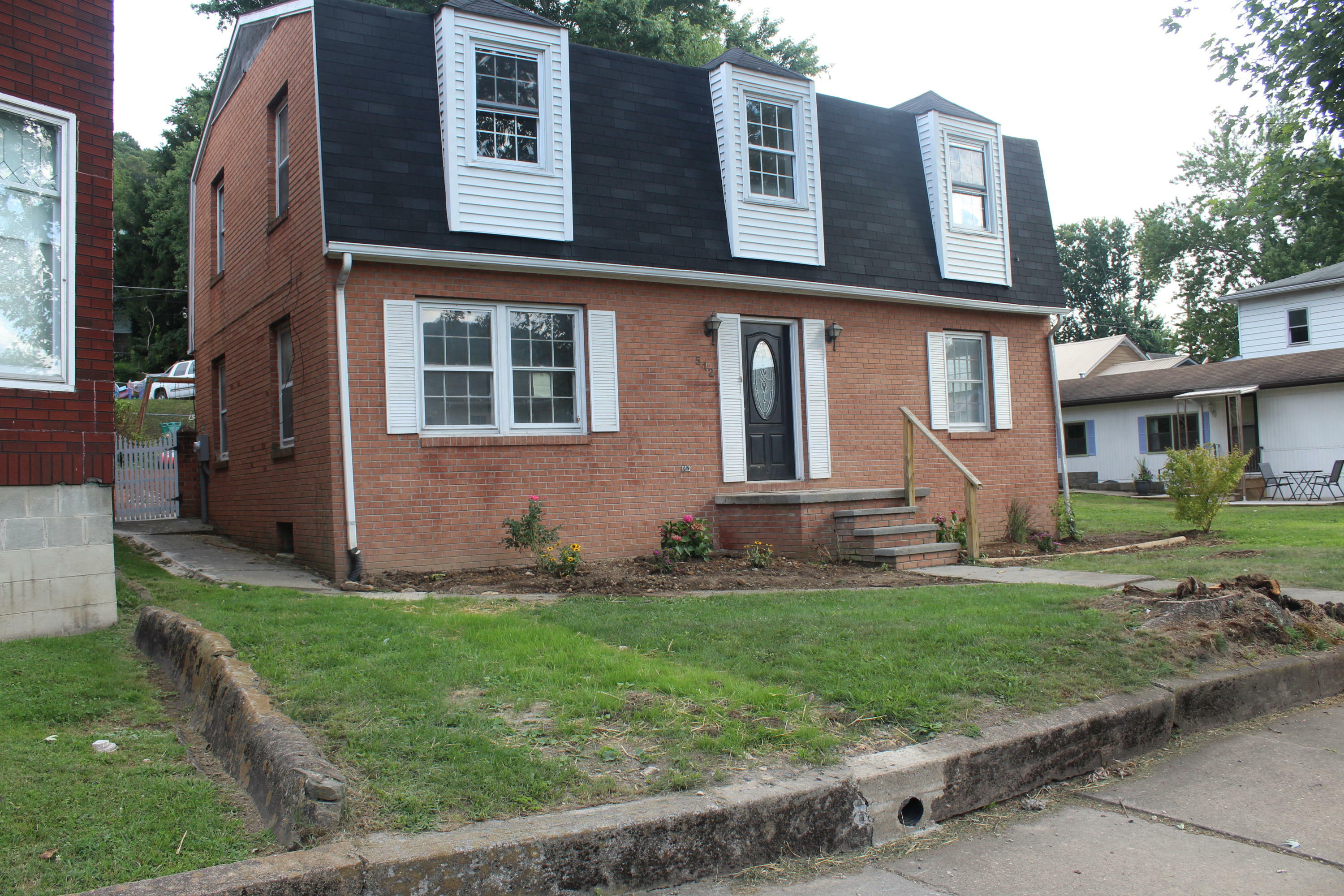 Property Photo:  512 Temple St  WV 25951 