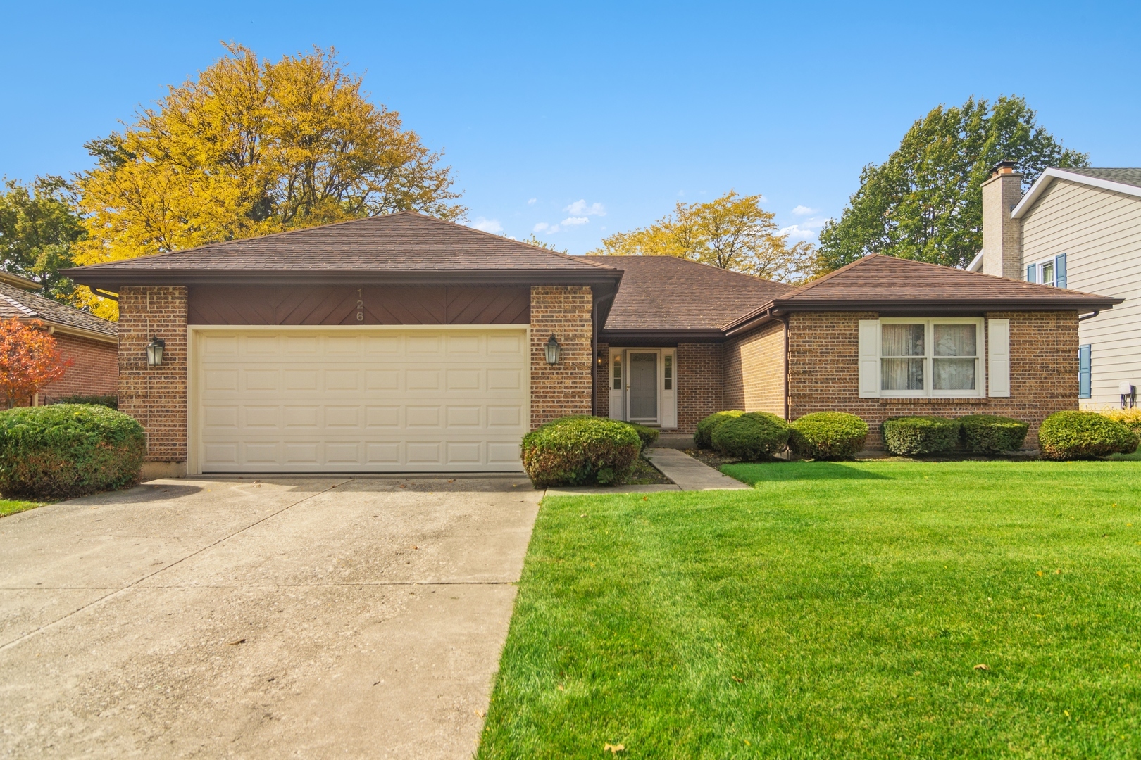 Property Photo:  126 Golf View Circle  IL 60070 