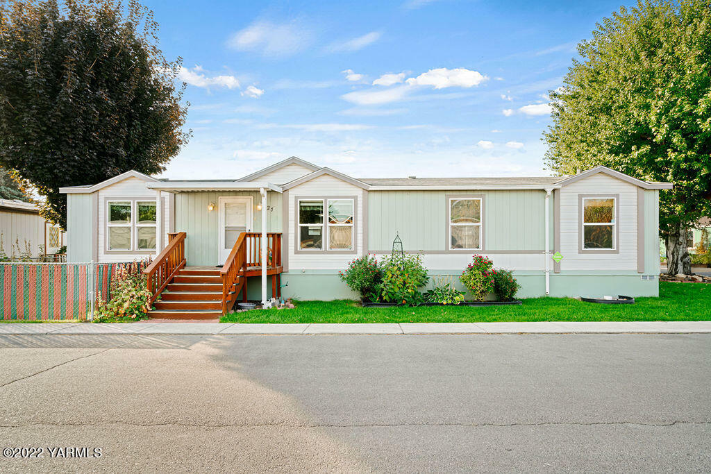 Property Photo: 105 W Washington Ave 27 WA 98903