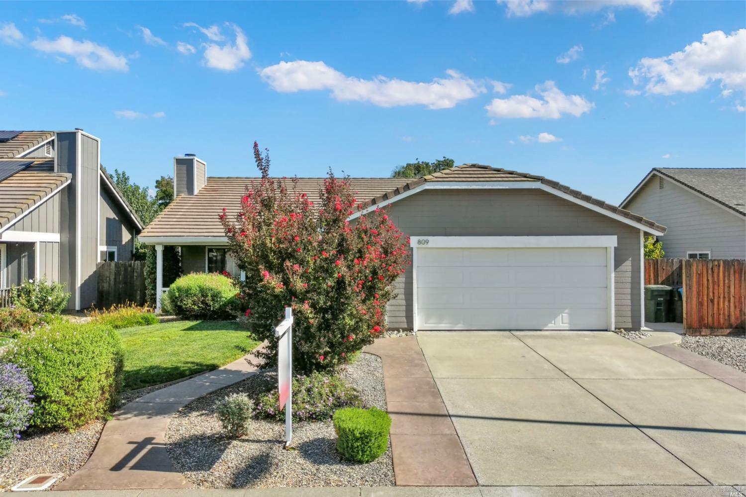 Property Photo:  809 Saddle Horn Trail  CA 95687 