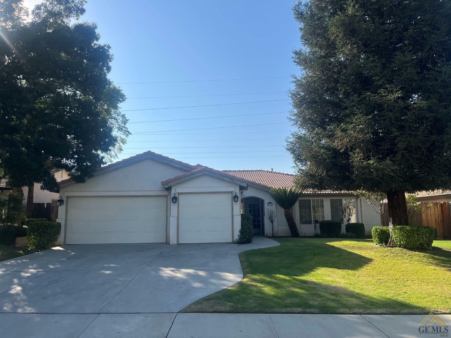 Property Photo:  5704 Harpy Eagle Avenue  CA 93306 