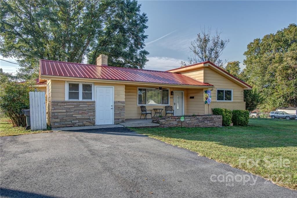 Property Photo:  143 W College Street  NC 28164 