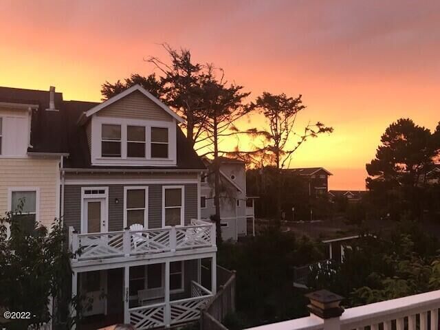 Property Photo:  339 Kinnikinnick Way  OR 97341 