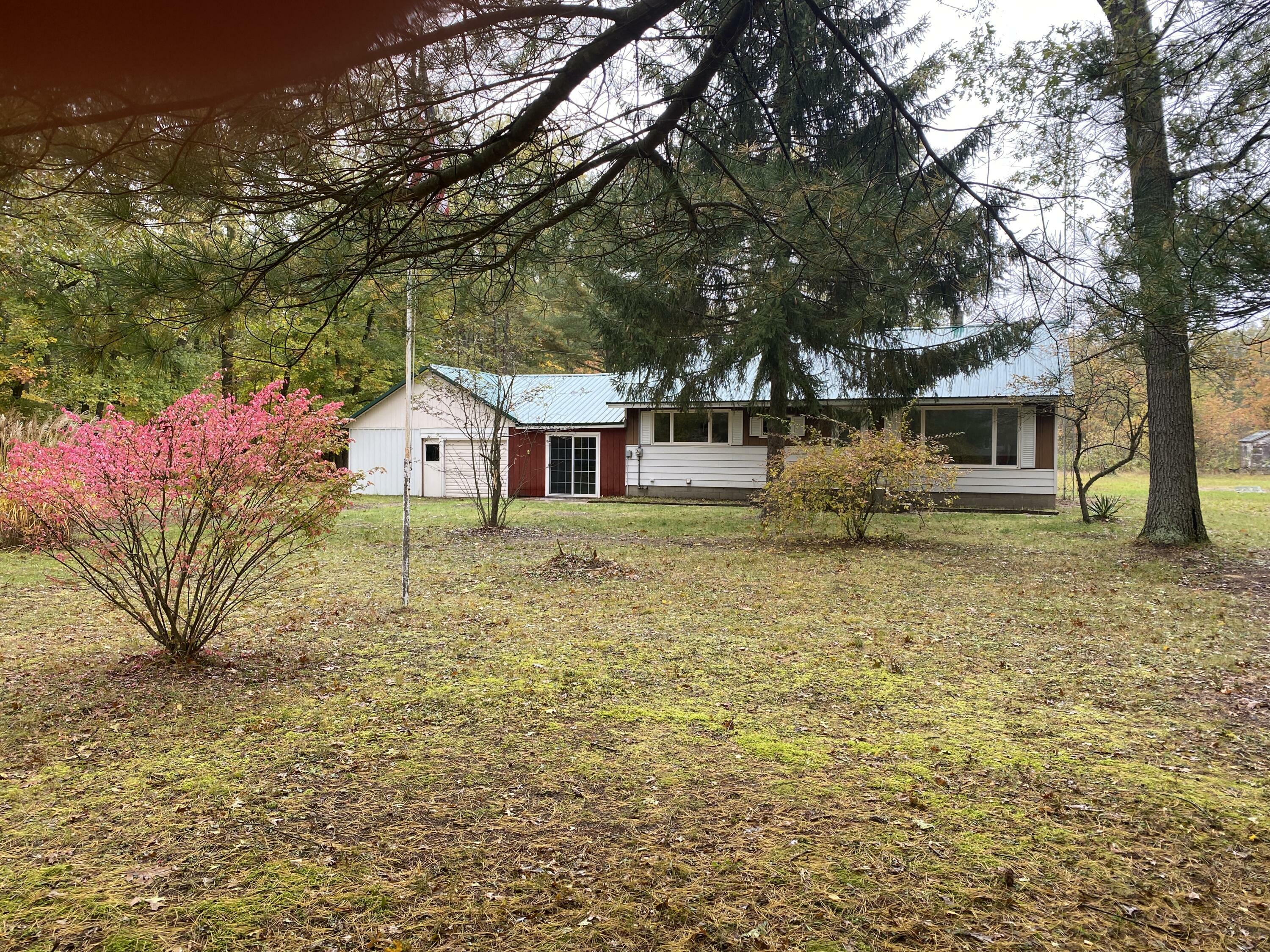 Property Photo:  5722 E River Road  MI 49457 