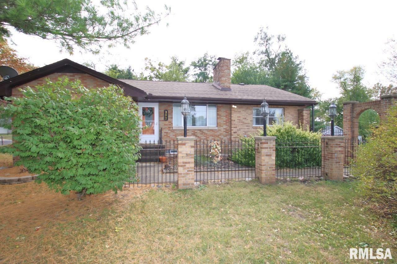 Property Photo:  202 Elm Street  IL 61554 