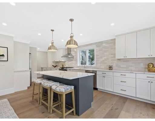 Property Photo:  41 Grant Place 1  MA 02451 