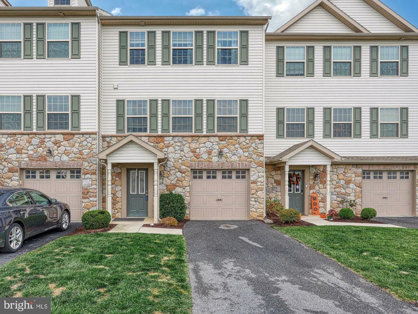 Property Photo: 258 Melbourne Lane PA 17055