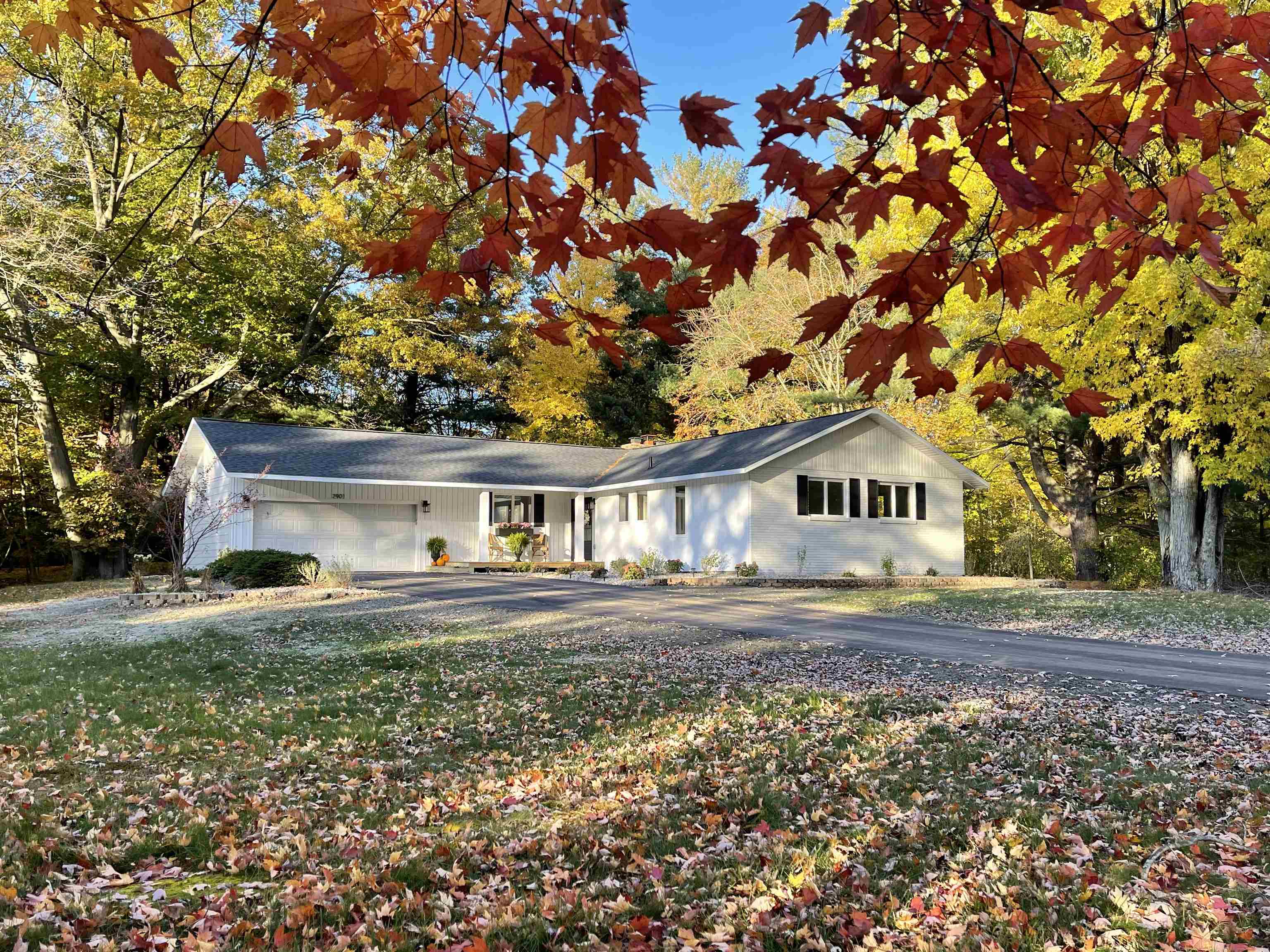 Property Photo:  2901 Pineview Drive  MI 48640 