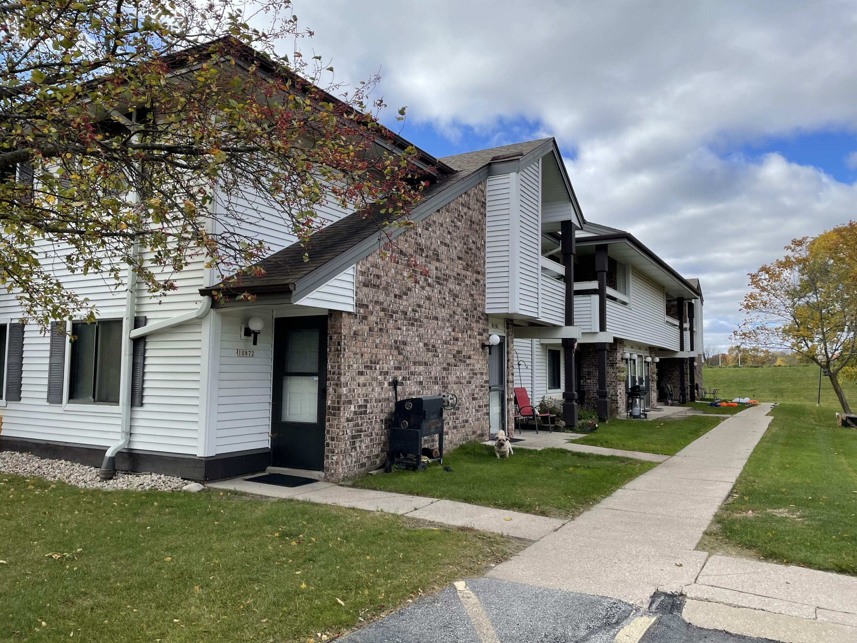 Property Photo: 10876 W Donna Dr WI 53224
