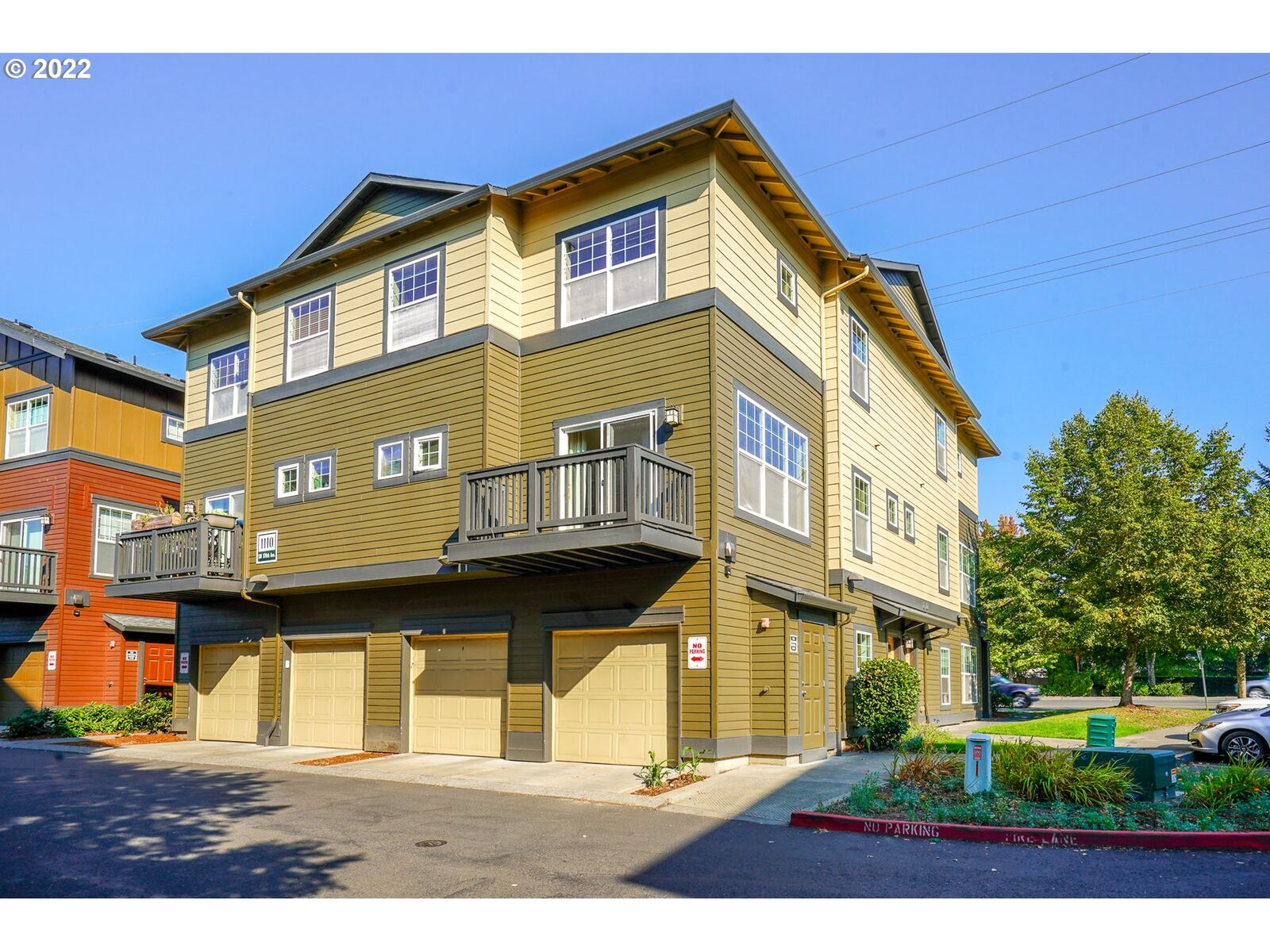 Property Photo:  1110 SW 170th Ave 203  OR 97003 