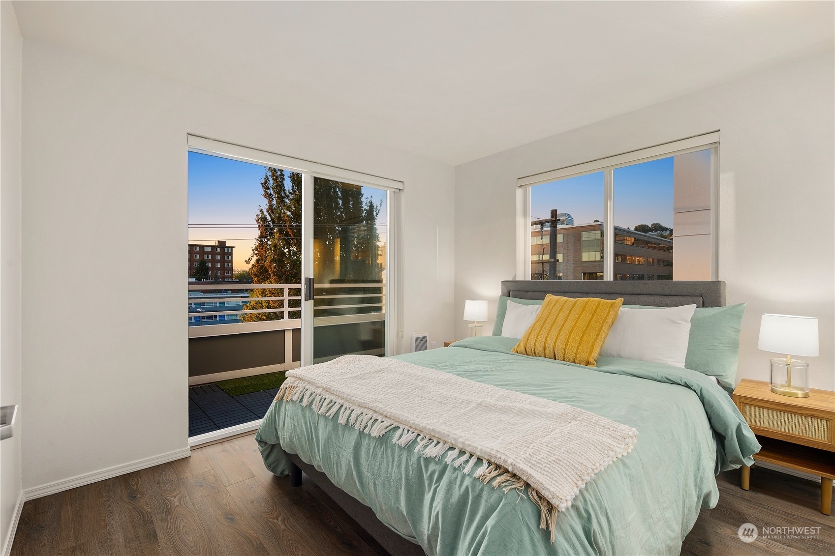 Property Photo: 520 2nd Avenue W 402 WA 98119