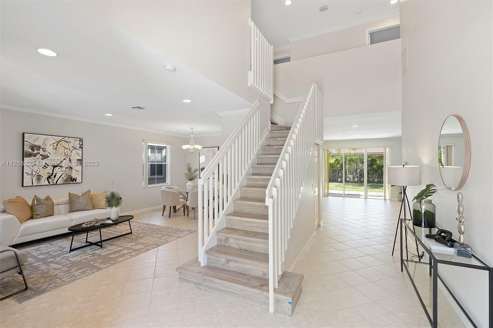 Property Photo:  923 Lavender Cir  FL 33327 