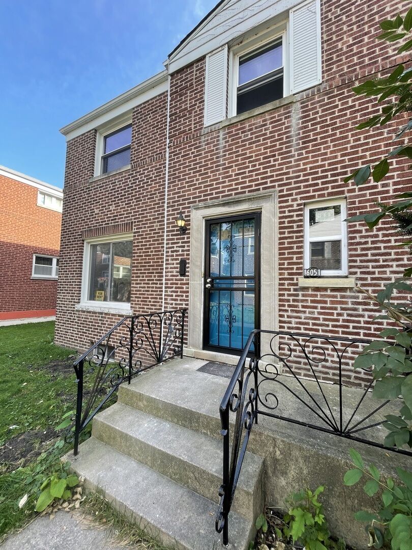 Property Photo: 6051 N Paulina Street IL 60660