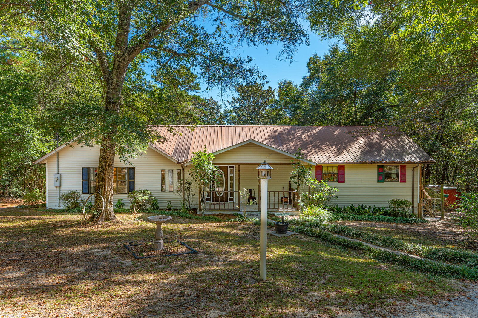 Property Photo: 5747 J V Woolley Road FL 32539