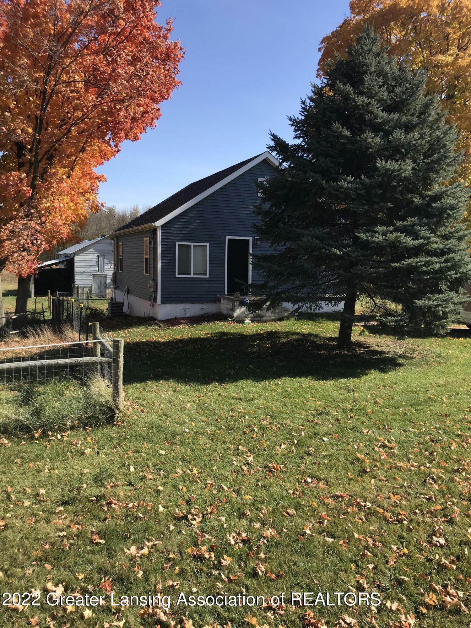 Property Photo: 7599 S Clinton Trail MI 48827