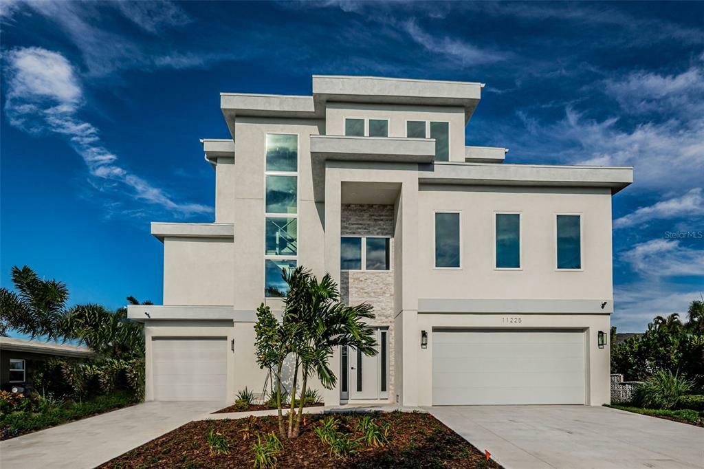 Property Photo: 11225 6th Street E FL 33706