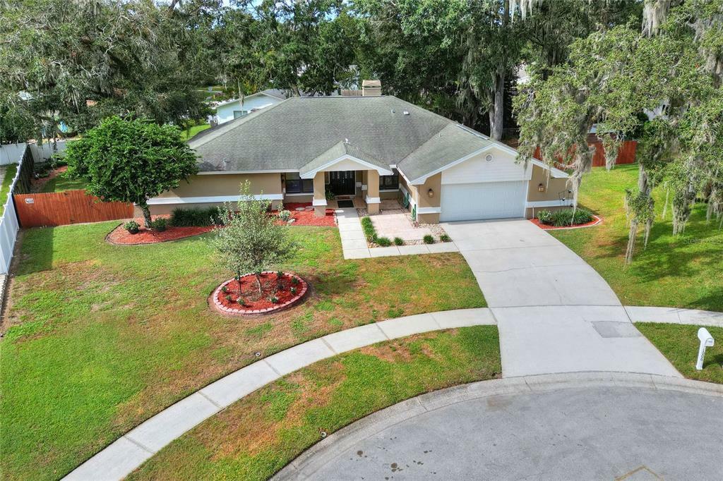 Property Photo:  1006 Wildwood Lane  FL 33594 