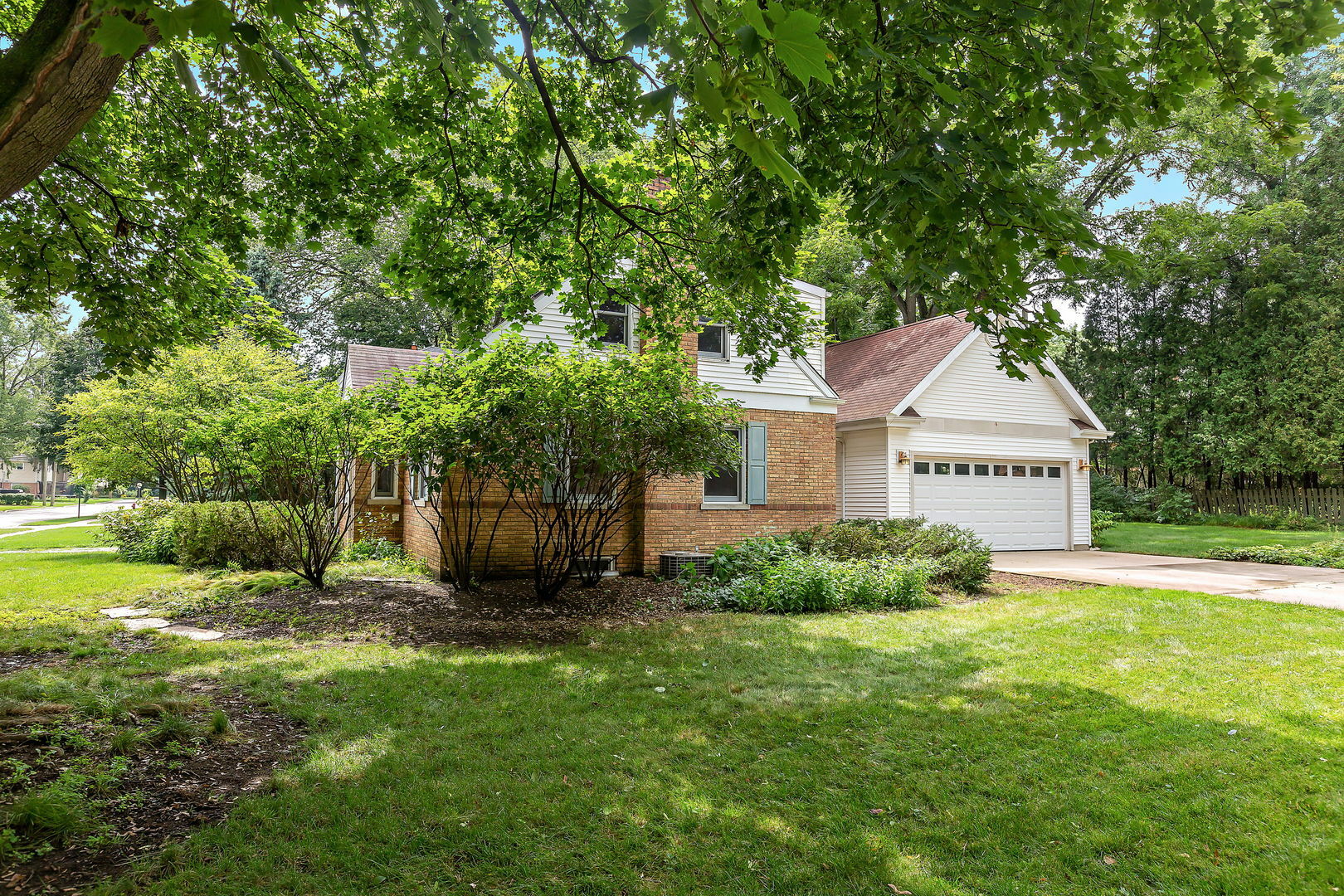 Property Photo:  401 7th Avenue  IL 60048 