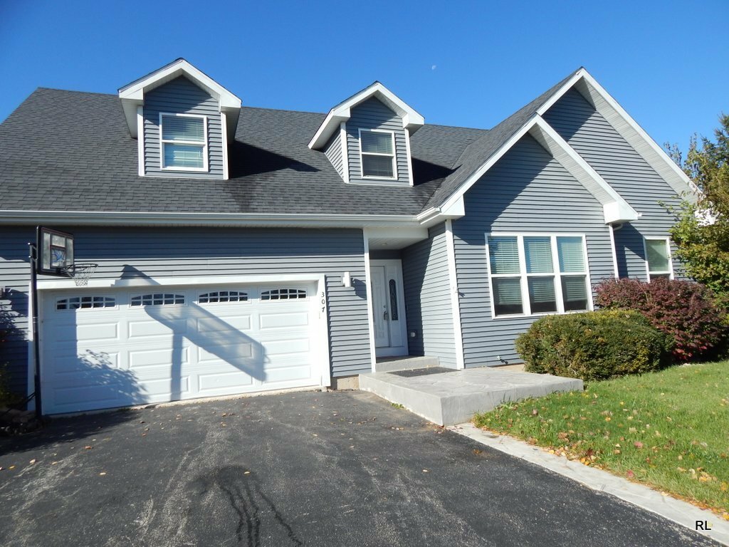Property Photo: 307 Stearn Drive IL 60135