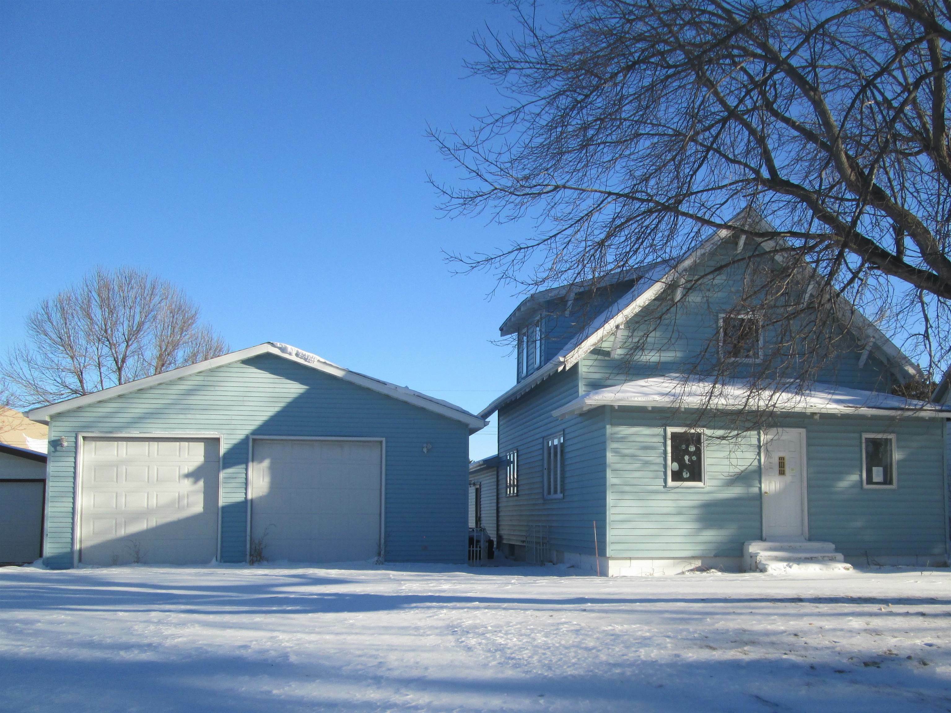 Property Photo:  312 Berthold St NE  ND 58718 