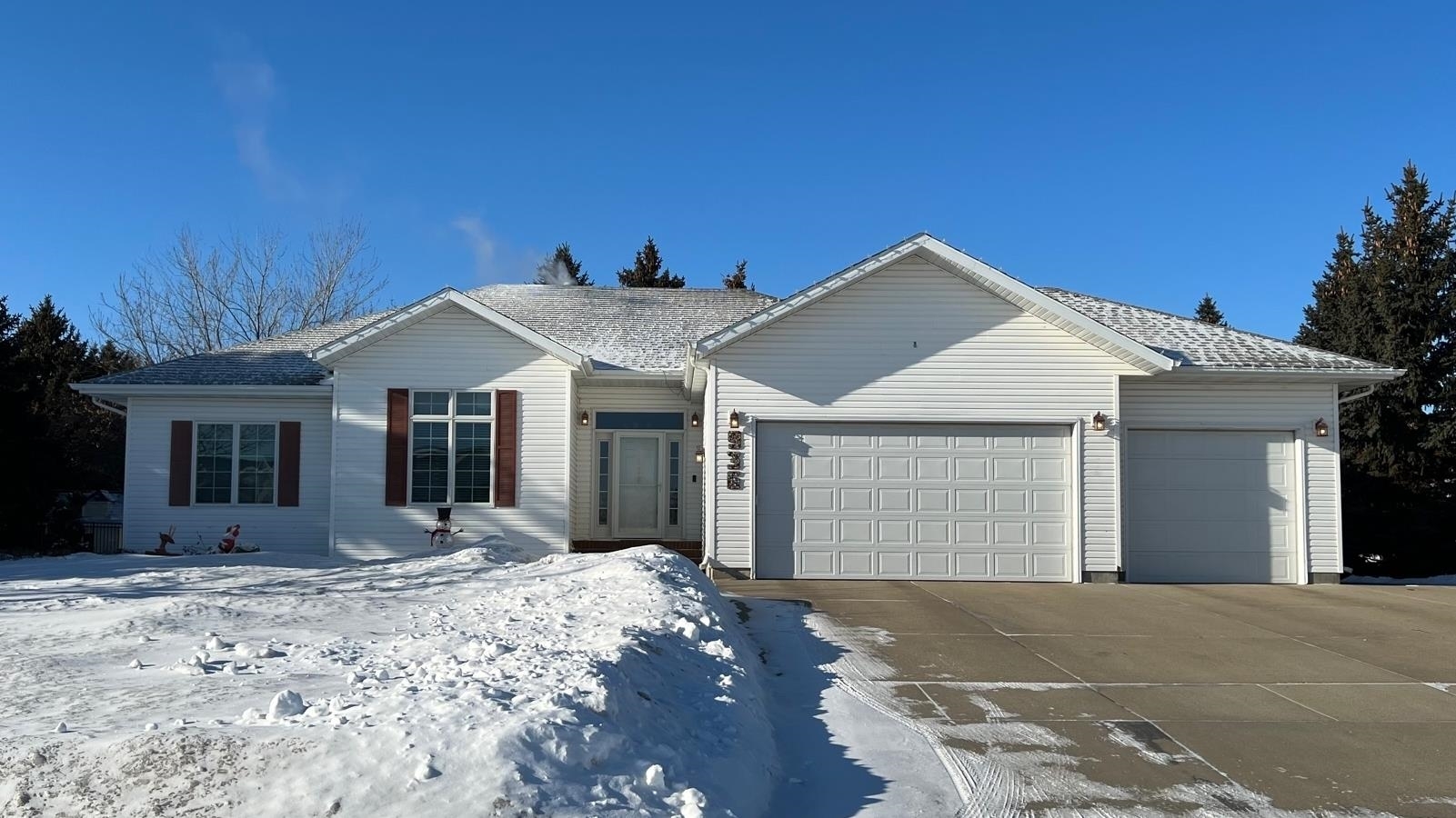 Property Photo: 936 13th Ave SE ND 58701