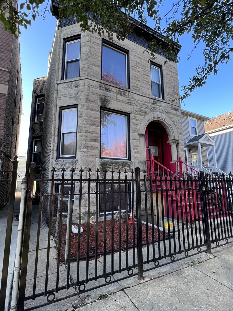 Property Photo:  3219 W Crystal Street  IL 60651 