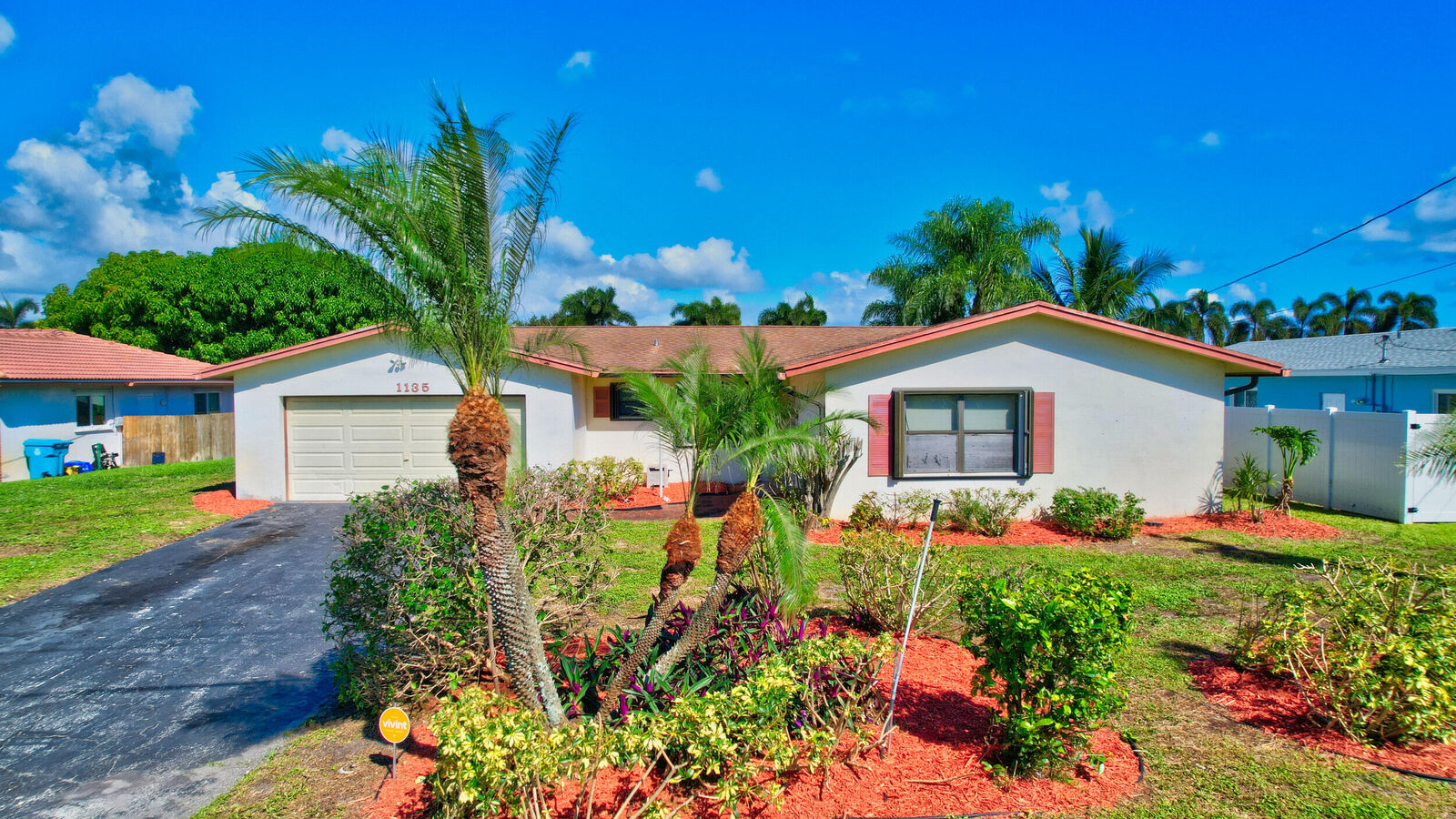 Property Photo:  1135 SW 25th Avenue  FL 33426 