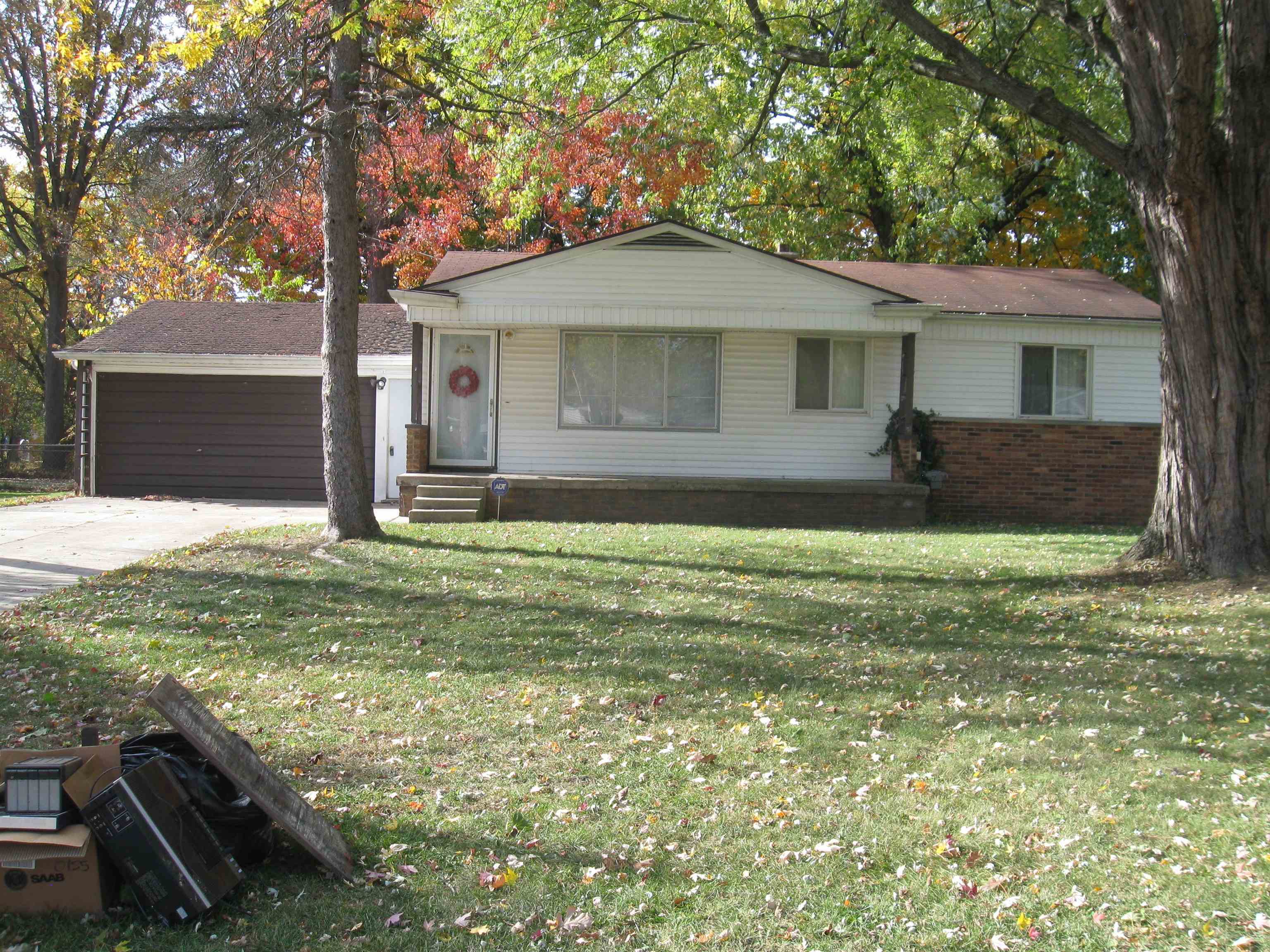 Property Photo:  4330 Ashlawn Drive  MI 48507 