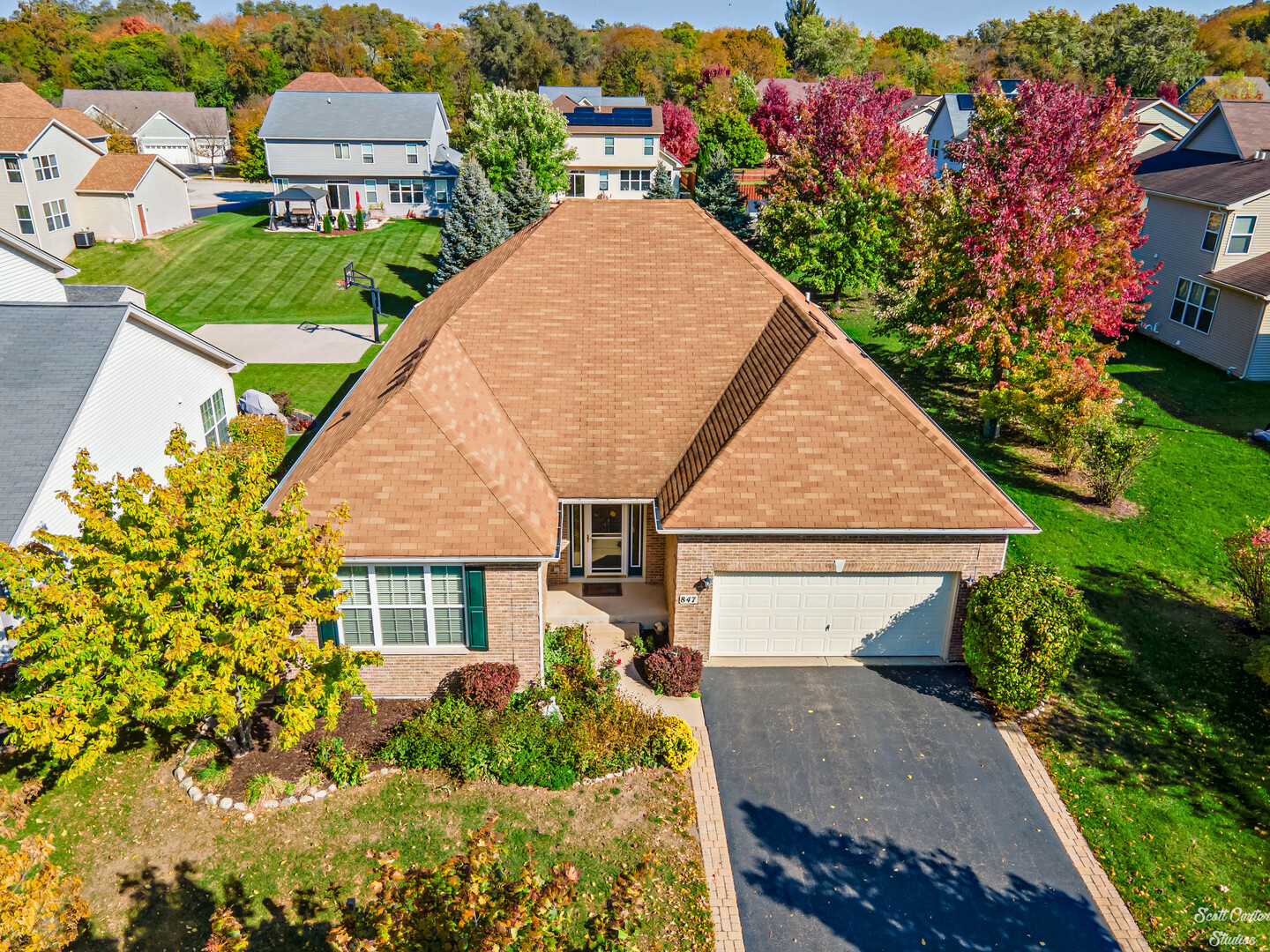 Property Photo:  847 Beech Drive  IL 60120 