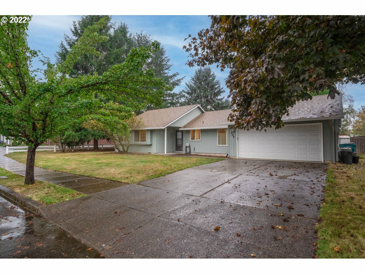 Property Photo:  706 SW 3rd Ave  WA 98604 