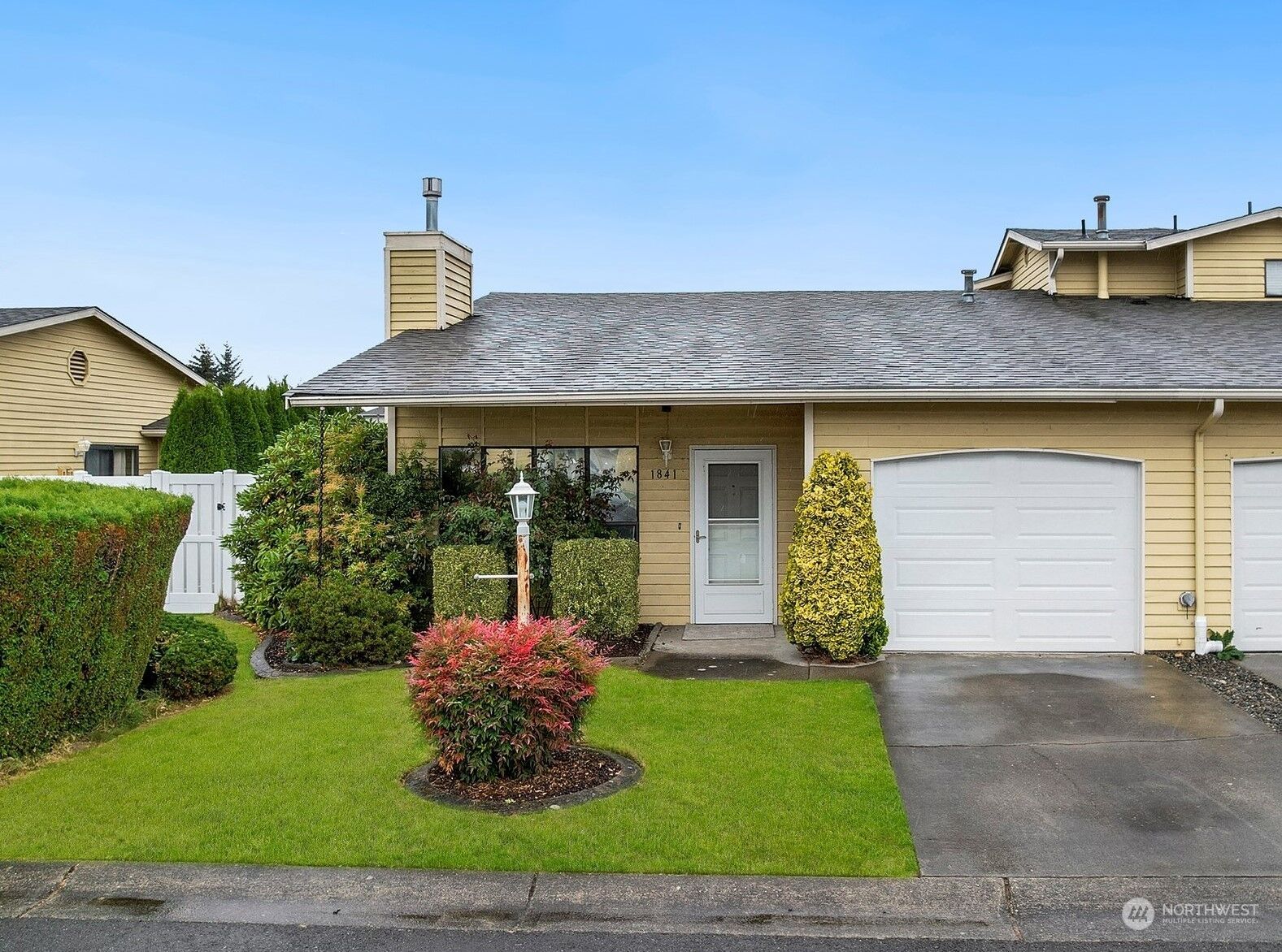 Property Photo:  1841 F Street SE A4  WA 98002 