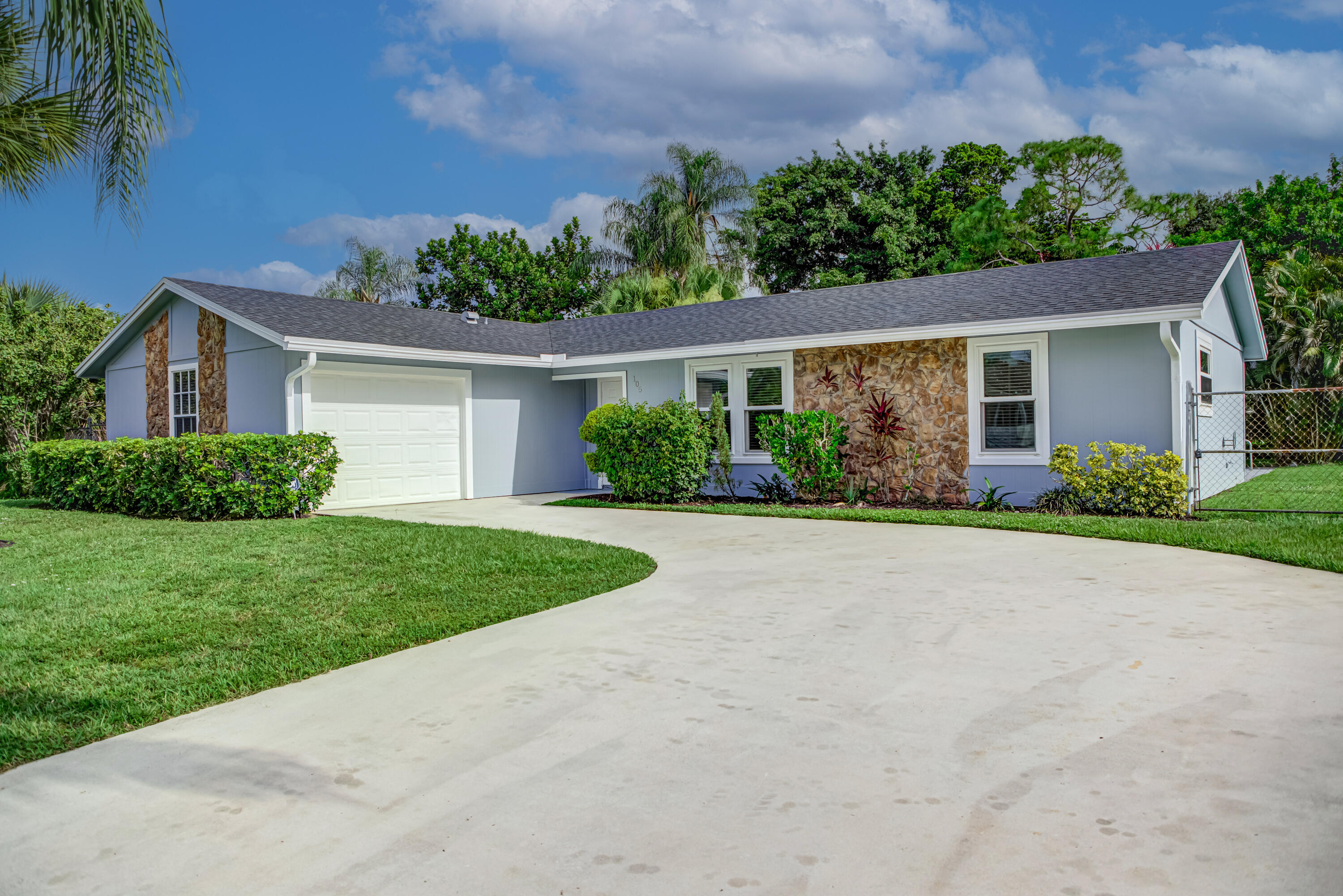 Property Photo:  105 Santa Monica Avenue  FL 33411 