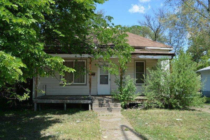 Property Photo:  909 Valley St  ND 58701 