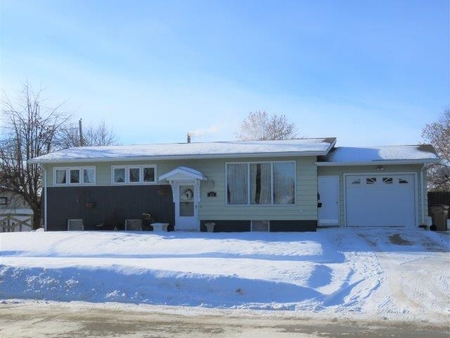 Property Photo: 121 25th St NW ND 58703